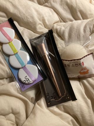 [툴앤썸] 메이크업 브러시로 바르고 호빵 스펀지로 클렌징하는 A-Z 뷰티툴 5종 — 5점을 준 리뷰어가 2021년 2월 올린 사용 사진