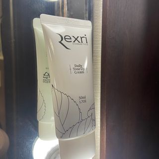렉스리 데일리 톤업 크림 Rexri Daily Tone Up Cream — 5점을 준 리뷰어가 2022년 8월 올린 사용 사진