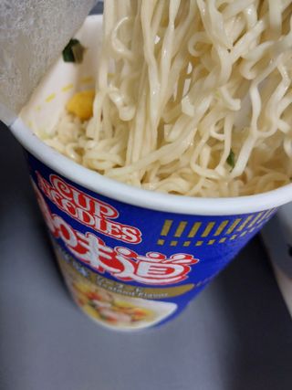 NISSIN 닛신 컵누들  4종 - 씨푸드오리지날, 씨푸드 스파이시, 씨푸드 커리, 씨푸드 XO소스 — 5점을 준 리뷰어가 2022년 12월 올린 사용 사진