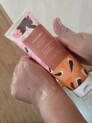 트리마이 주름개선 기능성의 퍼퓸 바디케어, 힐링 베리어 바디크림 3종 택1 — 5점을 준 리뷰어가 2022년 10월 올린 사용 사진