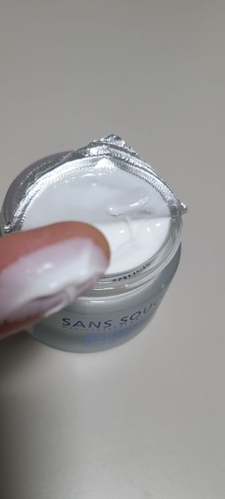 산수시 아쿠아 베네핏 24h 수부지 물광 속건조 수분크림 50ml — 5점을 준 리뷰어가 2021년 8월 올린 사용 사진