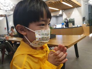 [숨그림]  덴탈마스크 짱구 우리아이 그리고 내가 쓰는 믿을수있는 케릭터 마스크  16종 — 4점을 준 리뷰어가 2021년 10월 올린 사용 사진