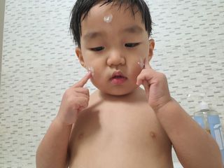 mom e 맘이 내추럴 베이비 케어 크림+바디오일 — 3점을 준 리뷰어가 2021년 1월 올린 사용 사진