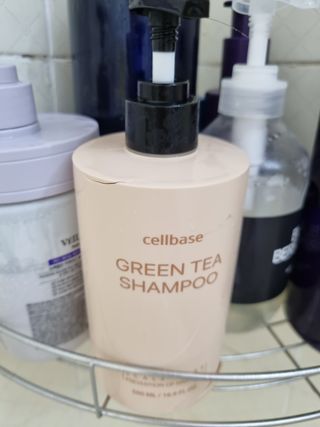 프리마인 더이상 뻣뻣하고 효과없는 탈모샴푸는 NO. 근본부터 케어하는 셀베이스 그린티샴푸(500ml) — 5점을 준 리뷰어가 2023년 3월 올린 사용 사진
