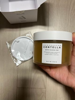 스킨1004 [SKIN1004] 마다가스카르 센텔라 퀵 카밍 패드 70매 130ml — 4.5점을 준 리뷰어가 2024년 12월 올린 사용 사진