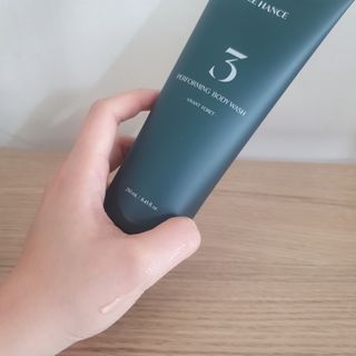 르핸스 퍼포밍 3 바디워시 비반트포렛/베티버포그 — 5점을 준 리뷰어가 2022년 12월 올린 사용 사진