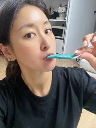 [유산균] 오마이락 장편한습관 프로바이오틱스 30P — 5점을 준 리뷰어가 2022년 11월 올린 사용 사진