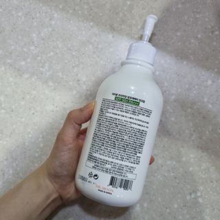 [닥터문] 프리미엄 알로에베라 선크림 500ml — 5점을 준 리뷰어가 2022년 6월 올린 사용 사진