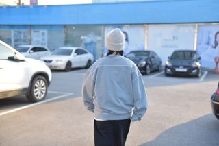 MAPLESYRUPFACTORY 메이플 피그먼트 맨투맨 8.COL — 5점을 준 리뷰어가 2023년 1월 올린 사용 사진