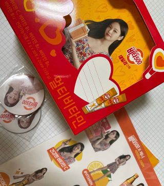 광동생활건강 [제니에디션] 비타500데일리스틱 gift set 60포+제니굿즈 3종+쇼핑백 — 5점을 준 리뷰어가 2021년 11월 올린 사용 사진