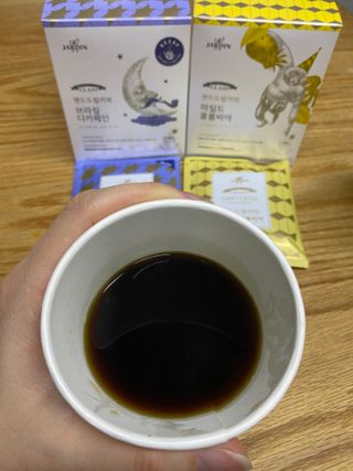 (주)쟈뎅 쟈뎅 클래스 핸드 드립 커피 10P 2종_디카페인 1종+랜덤 플레이버 1종 — 5점을 준 리뷰어가 2021년 4월 올린 사용 사진