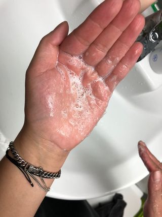 [갸스비] 지성 남성을 위한 포어케어 클렌징폼 — 5점을 준 리뷰어가 2021년 8월 올린 사용 사진