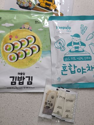 해풀잎 누구나 김밥*1ea [(혼합야채 35g *1ea,  김밥김 (5g, 5ea),  양념간장 (6g, 5ea), 참기름(5g, 2ea)] — 3.5점을 준 리뷰어가 2022년 7월 올린 사용 사진
