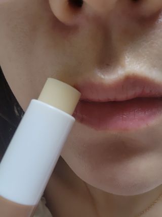 더사가오브수 [사가수] 효혜윤 보태니컬 에너지 에센스인로션 20ml /아이포올 스틱 3g — 5점을 준 리뷰어가 2023년 2월 올린 사용 사진