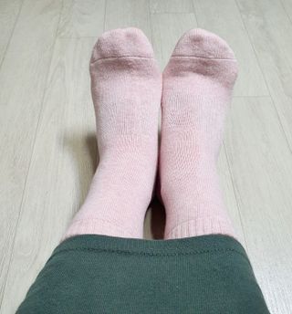 [사이즈가 있는 양말 필로이]여자 순면 통파일 꿀잠 수면 양말【 S, M, L 】3가지 사이즈_컬러 랜덤 3족 — 5점을 준 리뷰어가 2022년 10월 올린 사용 사진