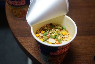 NISSIN 닛신 컵누들  4종 - 씨푸드오리지날, 씨푸드 스파이시, 씨푸드 커리, 씨푸드 XO소스 — 5점을 준 리뷰어가 2022년 4월 올린 사용 사진