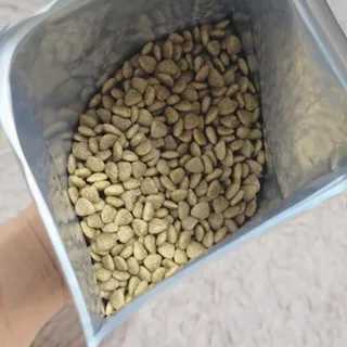 [푸디웜] 라포그 리얼인섹트 소프트키블 스킨 1KG — 5점을 준 리뷰어가 2022년 9월 올린 사용 사진