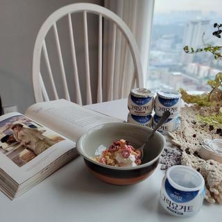 매일바이오 그릭요거트 오리지널 플레인 4개, 로스터리 커피믹스 4개 — 5점을 준 리뷰어가 2021년 12월 올린 사용 사진