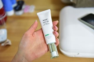 [AHC] 세이프온 에센스 선크림 올리브영 스페셜 증정 기획세트 — 5점을 준 리뷰어가 2022년 6월 올린 사용 사진