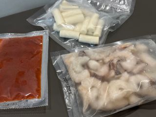 화끈한녀석들 새오똥400g 새우,오징어,똥집 볶음요리 소스,밀떡, 참기름 포함 — 5점을 준 리뷰어가 2022년 12월 올린 사용 사진