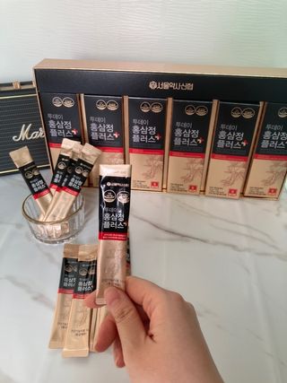 서울약사신협_투데이홍삼정플러스스틱_10g x 60포 — 5점을 준 리뷰어가 2021년 6월 올린 사용 사진
