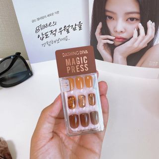 데싱디바 매직프레스 레귤러 스퀘어_6종 중 택 1 — 5점을 준 리뷰어가 2021년 9월 올린 사용 사진