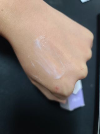 이엔코스 알부틴 알파 화이트닝크림 — 5점을 준 리뷰어가 2021년 2월 올린 사용 사진