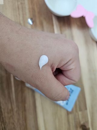 나우_ [리브엠]피부 속부터 겹겹이, 촘촘하게! 워터핏8중 수분착붙 크림 — 5점을 준 리뷰어가 2025년 2월 올린 사용 사진