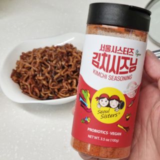 [서울시스터즈] 김치시즈닝 국내 최초 뿌려먹는 김치파우더 100g 1개+ 신제품 고추장 핫소스 185g 1개 — 5점을 준 리뷰어가 2021년 10월 올린 사용 사진