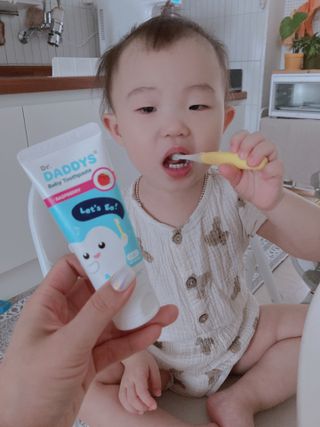 닥터데디스 안심무불소 베이비치약 60g + 여행용 미니 치약 15g — 5점을 준 리뷰어가 2022년 9월 올린 사용 사진