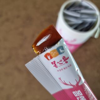 [몸엔용] 녹용 담은 탱탱 콜라겐 녹용 콜라겐 젤리 15g x 20포 — 5점을 준 리뷰어가 2022년 4월 올린 사용 사진