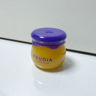 틱톡 [후르디아] 튼입술해결템 올리브영 블루베리 하이드레이팅 허니 립밤 — 5점을 준 리뷰어가 2024년 3월 올린 사용 사진