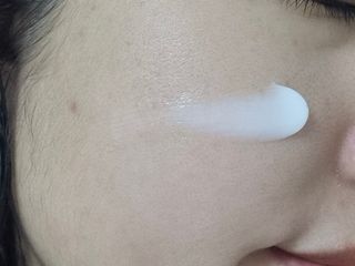 나우 [리브엠]피부 속부터 겹겹이, 촘촘하게! 워터핏8중 수분착붙 크림 — 5점을 준 리뷰어가 2024년 12월 올린 사용 사진