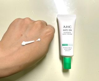 [AHC] 세이프온 에센스 선크림 올리브영 스페셜 증정 기획세트 — 5점을 준 리뷰어가 2022년 6월 올린 사용 사진