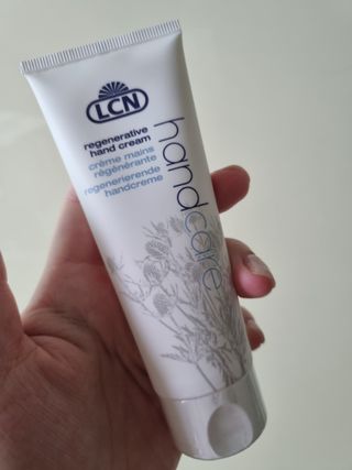 LCN(엘씨엔) LCN 리제너러티브 핸드크림 75ml 주름개선 고보습 재생핸드크림 — 5점을 준 리뷰어가 2022년 8월 올린 사용 사진