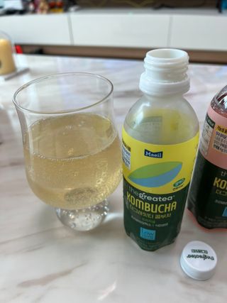 더그레잇티 콤부차 [매일유업] 더그레잇티 44kcal 콤부차 300ml *12개입 (오리지널 6개+베리리치 6개) — 5점을 준 리뷰어가 2023년 7월 올린 사용 사진