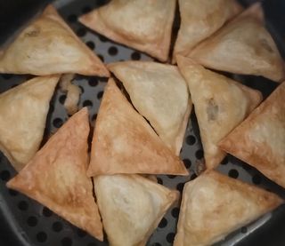 (주)성경순만두 곤약만두.콘치즈만두,삼각당면만두,당면 야끼만두,대구전통 납작만두,떡뽁이 매콤소스,달콤소스 — 5점을 준 리뷰어가 2023년 4월 올린 사용 사진