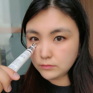 산수시 일루미네이팅 펄 영양 다크서클 스틱 아이 크림 케어 15ml — 5점을 준 리뷰어가 2021년 6월 올린 사용 사진