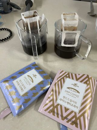 (주)쟈뎅 쟈뎅 클래스 핸드 드립 커피 10P 2종_디카페인 1종+랜덤 플레이버 1종 — 5점을 준 리뷰어가 2021년 3월 올린 사용 사진