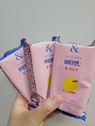 비타앤C 레몬맛, 망고맛 — 5점을 준 리뷰어가 2021년 5월 올린 사용 사진
