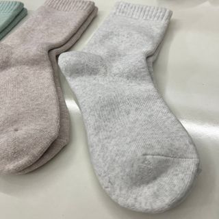 [사이즈가 있는 양말 필로이]여자 순면 통파일 꿀잠 수면 양말【 S, M, L 】3가지 사이즈_컬러 랜덤 3족 — 5점을 준 리뷰어가 2022년 10월 올린 사용 사진