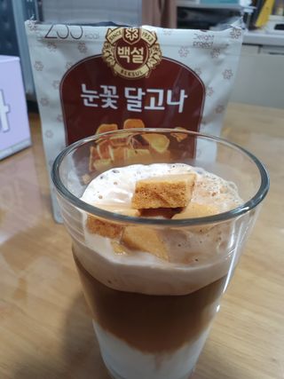 딜라이트 프로젝트  달콤한 눈꽃 간식세트( 눈꽃 솜사탕 / 레몬라임 솜사탕 / 달고나 총 7EA+스마트톡 증정) — 5점을 준 리뷰어가 2022년 5월 올린 사용 사진