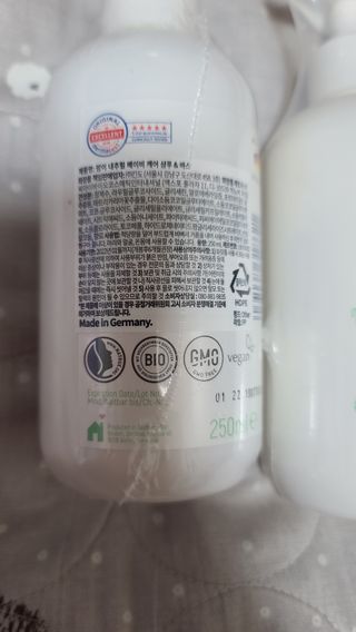 mom e 맘이 내추럴 베이비 케어 샴푸앤바스+로션 — 4점을 준 리뷰어가 2021년 1월 올린 사용 사진