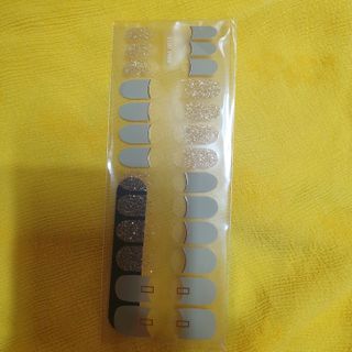 [네일가게] 햇빛에 닿으면 색이 변하는 신기한 햇살 반전 네일스티커_B — 5점을 준 리뷰어가 2021년 8월 올린 사용 사진