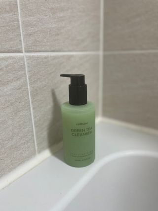 프리마인 메이크업과 들뜨는 각질까지 한방에 깐달걀로! 순하기까지한 셀베이스 그린티클렌저(200ml) — 5점을 준 리뷰어가 2023년 5월 올린 사용 사진