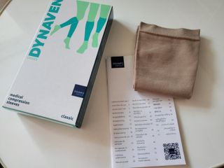 시그바리스 다이나벤 의료용 압박 스타킹 [종아리형] 여름철 다리 붓기 관리 하지정맥류 예방 — 5점을 준 리뷰어가 2024년 6월 올린 사용 사진