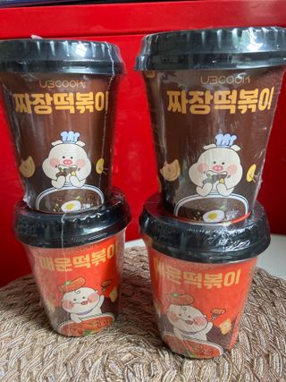 유비쿡 컵떡볶이 매운컵떡볶이2개/ 짜장컵떡볶이 2개  총 4개세트 — 5점을 준 리뷰어가 2021년 4월 올린 사용 사진