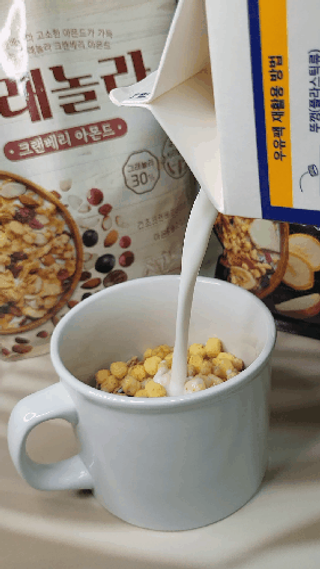 씨알푸드 씨알로 그래놀라 2종 후르츠+크랜베리 아몬드 — 5점을 준 리뷰어가 2022년 7월 올린 사용 사진