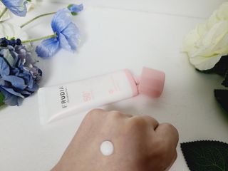 [후르디아] 모공블러 비건 선 프라이머 — 5점을 준 리뷰어가 2022년 5월 올린 사용 사진