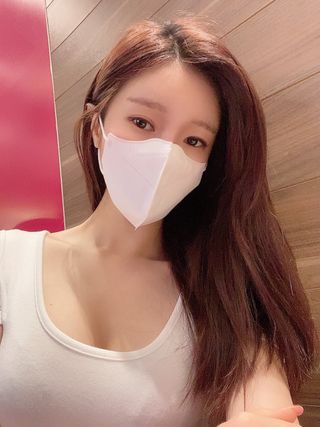 [에버그린] 2D 새부리형 KF80 중형 화이트 25매 — 5점을 준 리뷰어가 2021년 8월 올린 사용 사진